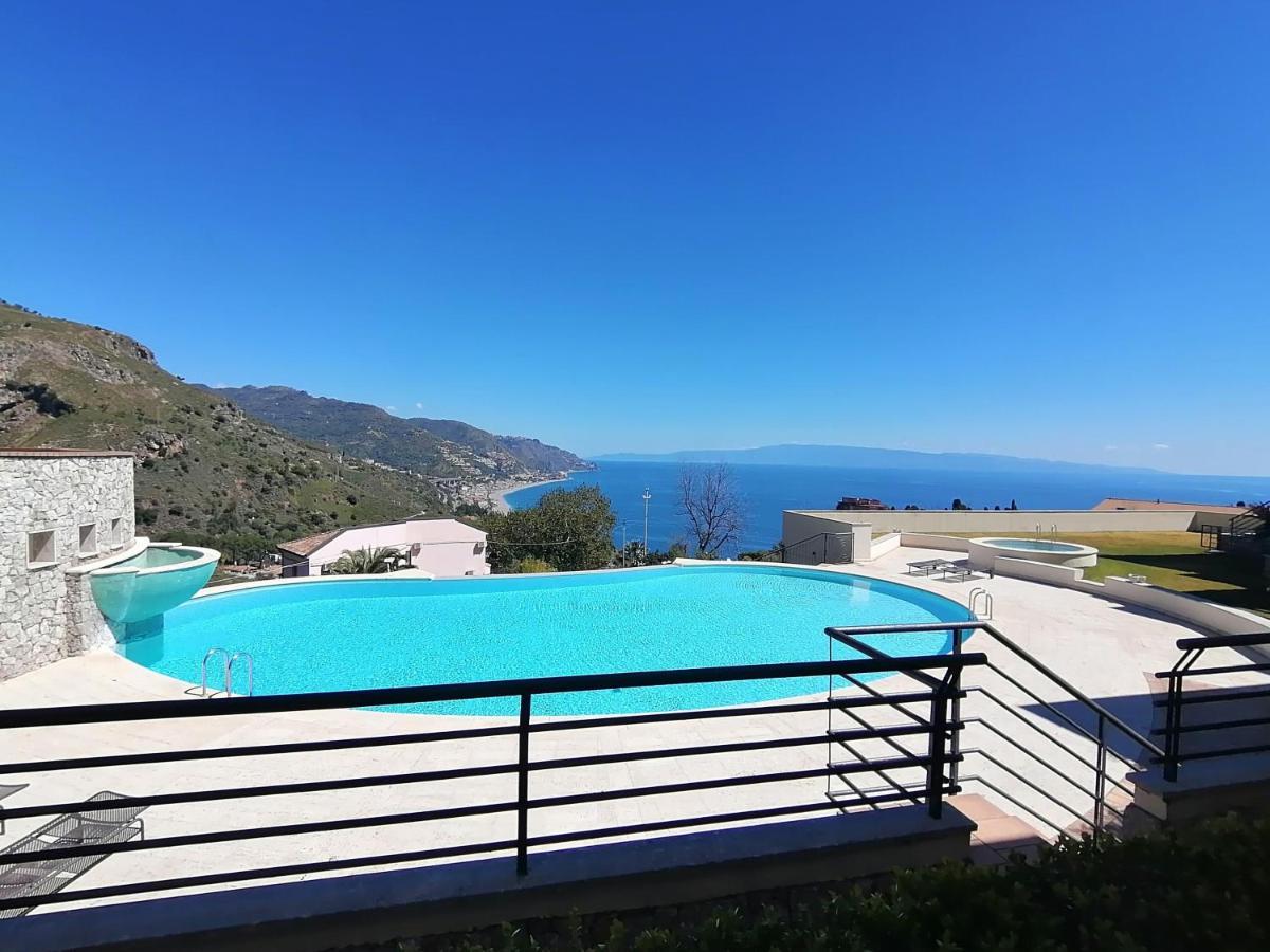 Taormina Lux & Elite Apartments - Taormina Holidays Екстер'єр фото