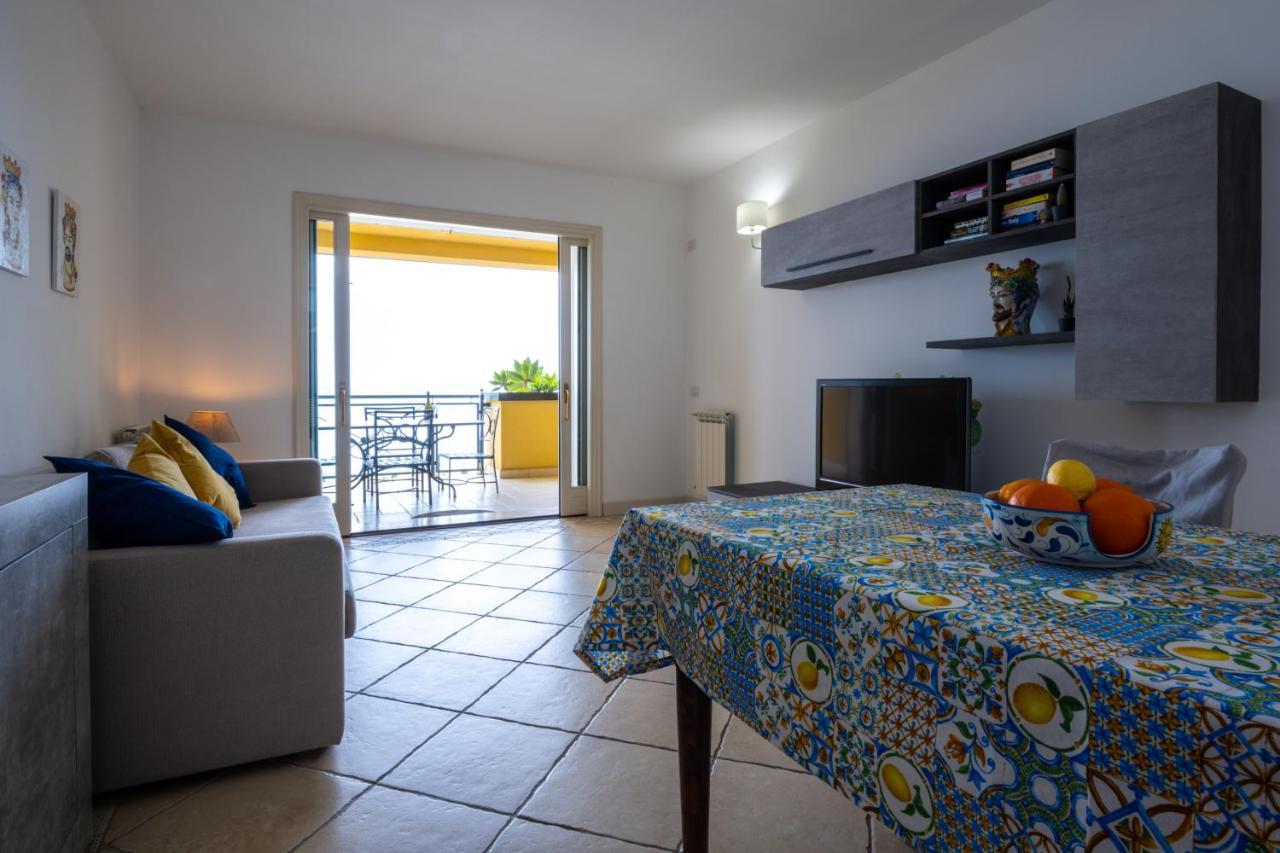 Taormina Lux & Elite Apartments - Taormina Holidays Екстер'єр фото