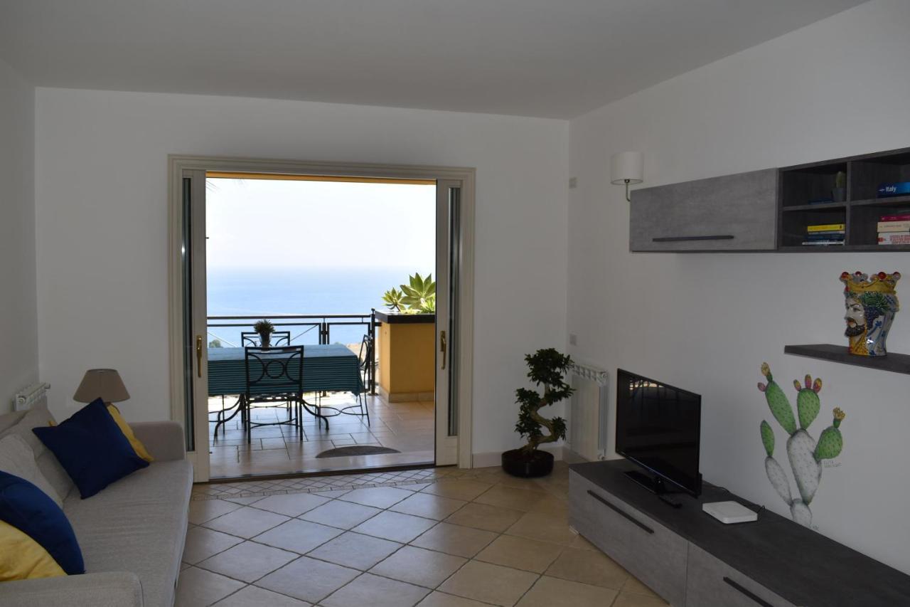 Taormina Lux & Elite Apartments - Taormina Holidays Екстер'єр фото