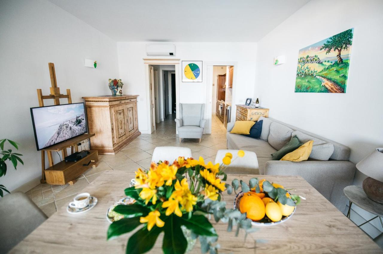 Taormina Lux & Elite Apartments - Taormina Holidays Екстер'єр фото