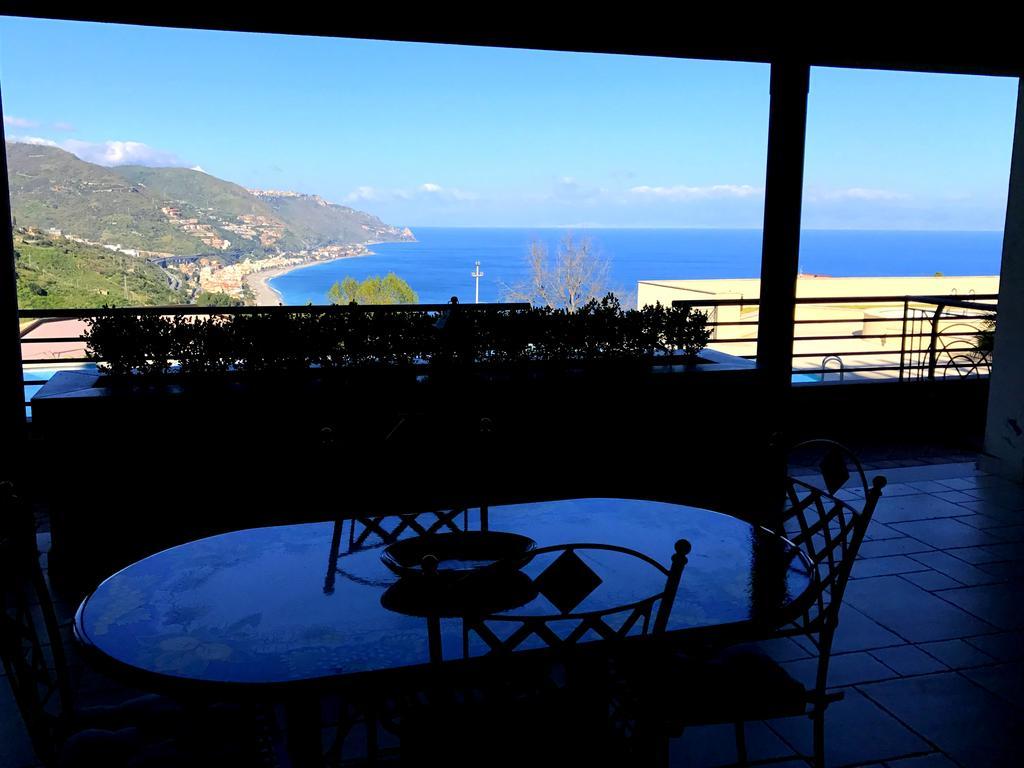 Taormina Lux & Elite Apartments - Taormina Holidays Екстер'єр фото